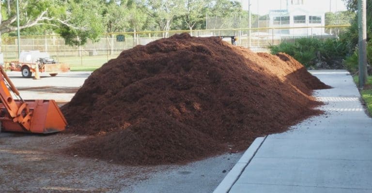 How Much Does a Yard of Mulch Weigh (with Tables)